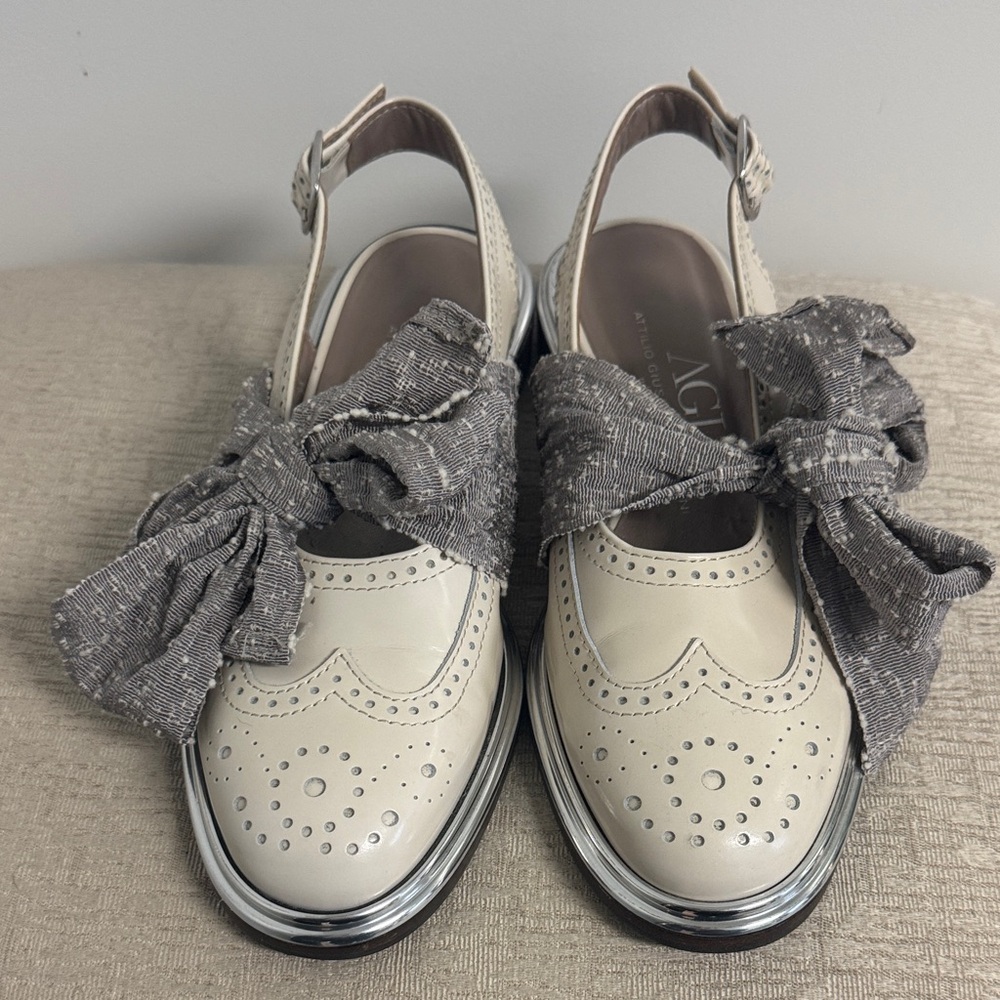 AGL Brogue’s Cream Patent Leather Bow Slingback Flats - Picture 2 of 9
